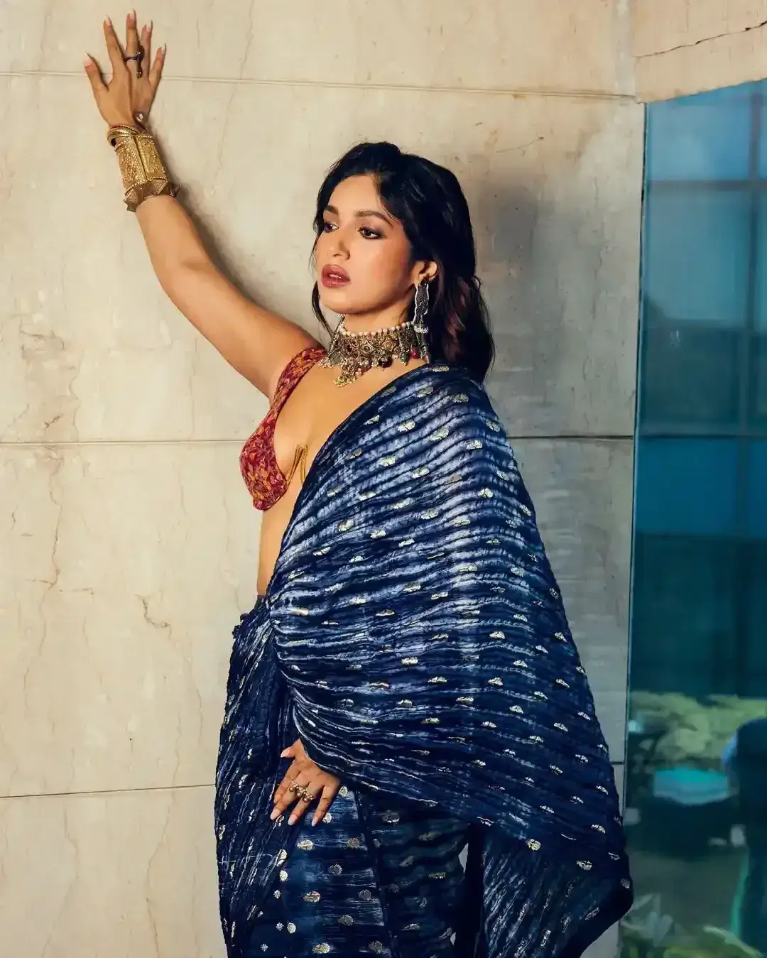 Indian Actress Bhumi Pednekar Images in Blue Colour Saree